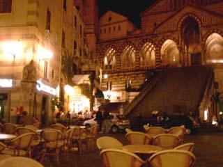 Amalfi di sera al duomo